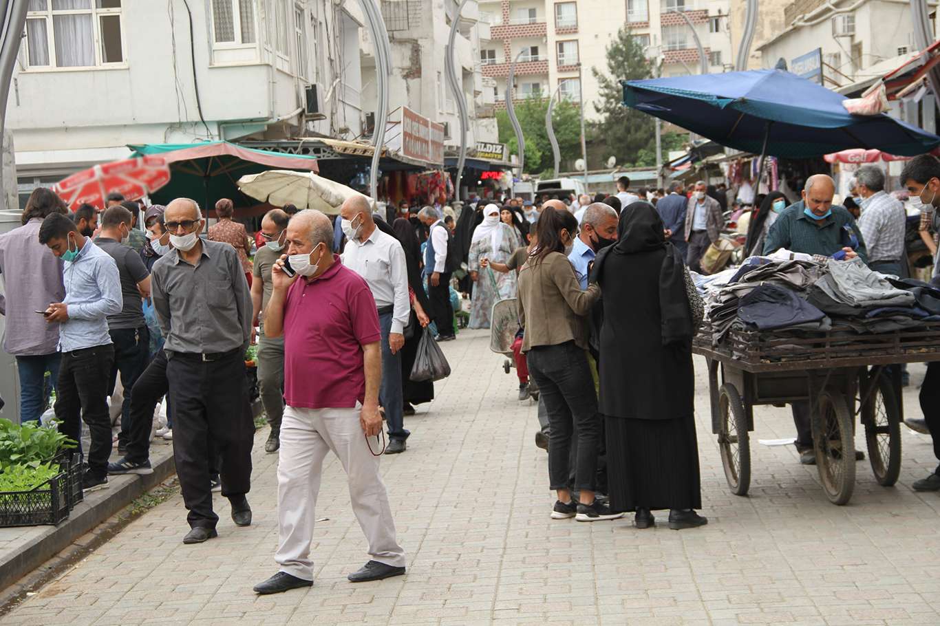 Halk tam kapanma kararına tepkili Halk tam kapanma kararına tepkili